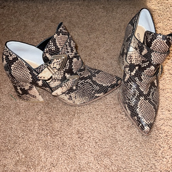 Gianni Bini booties - Picture 2 of 5
